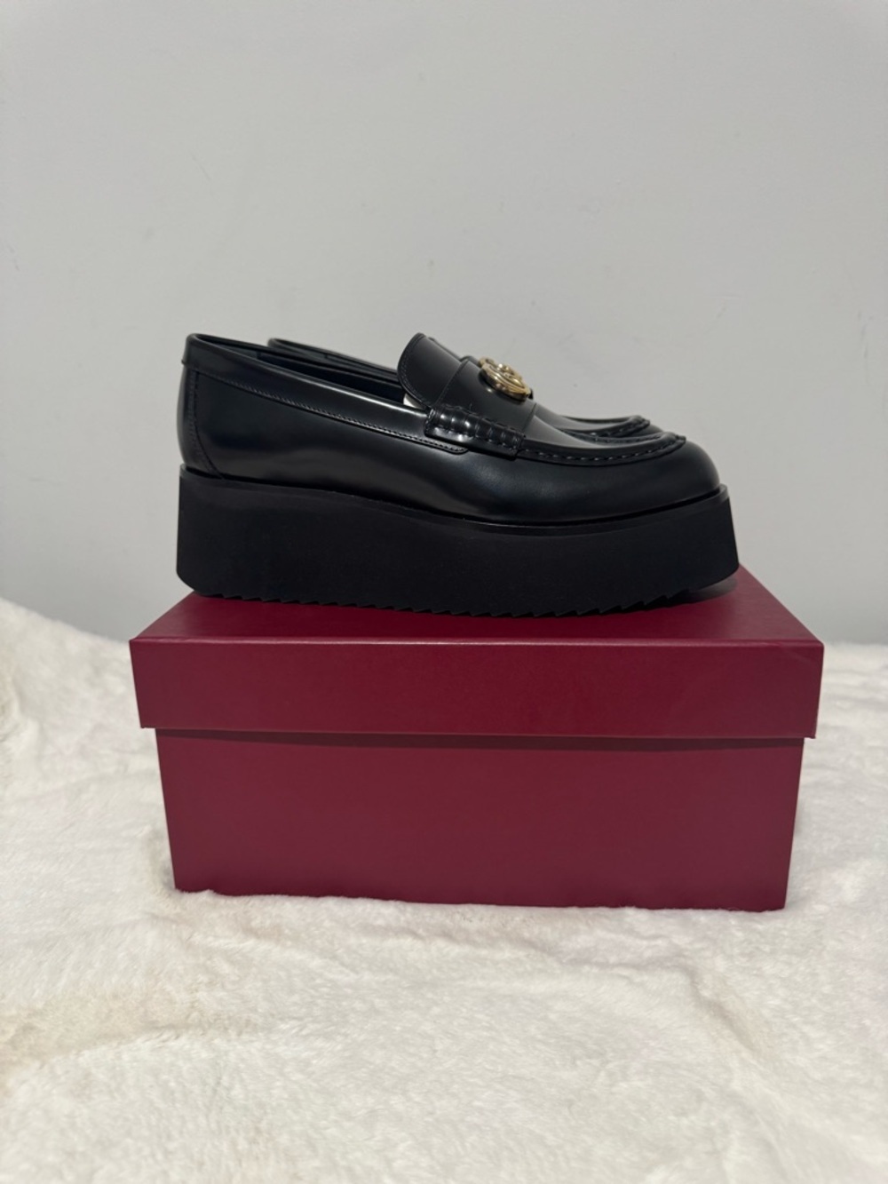 Gucci Black Leather Platform Loafers with Gold Horsebit - Picture 6 of 6